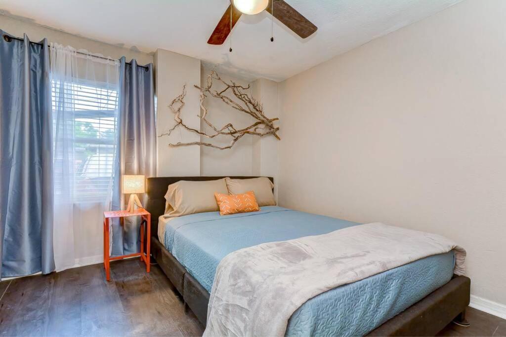 Driftwood Castle Urban Oasis With Firepit Near Convention Center And Amalie Arena, Room For 6 Tampa Exteriör bild