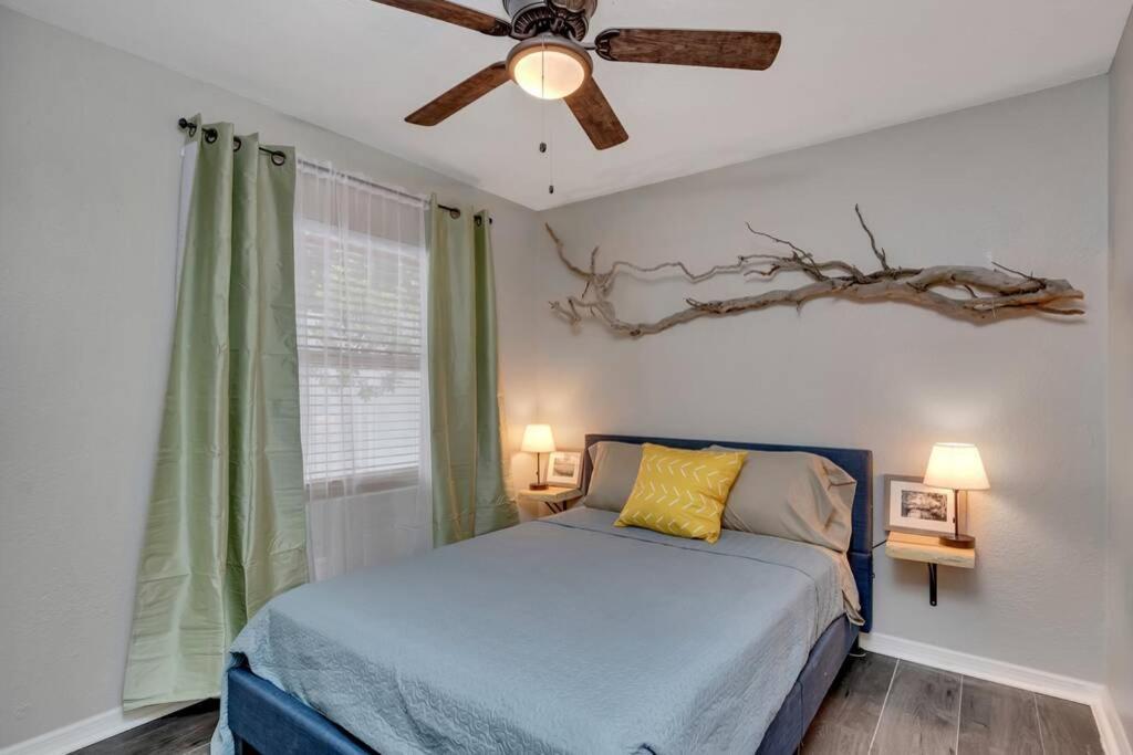 Driftwood Castle Urban Oasis With Firepit Near Convention Center And Amalie Arena, Room For 6 Tampa Exteriör bild